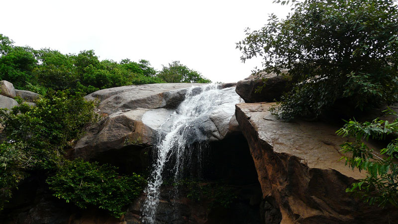 Jalagamparai Waterfalls, Yelagiri